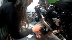 Akrapovic 2018 Kawasaki Ninja 400 Slip On Exhaust Install + sounds