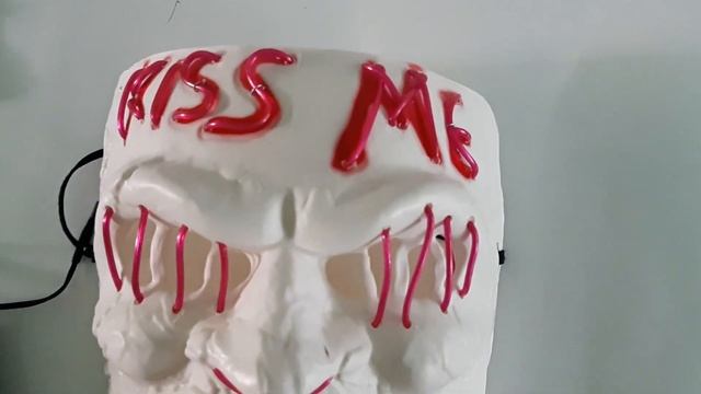 Mascara Kiss Me Luz Neon Morado LED La Purga Ver descripción смотреть онлайн