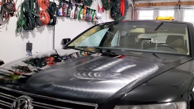 Polishing and ceramic coating the Phaeton for a car show. смотреть онлайн