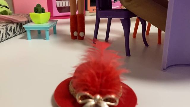 ЖИВАЯ ШЛЯПА! ЧАСТЬ 3. Про Еви и Тима! СМОТРИ ПО ССЫЛКАМ НИЖЕ 1 и 2 ЧАСТИ! Мультики с куклами Барби!