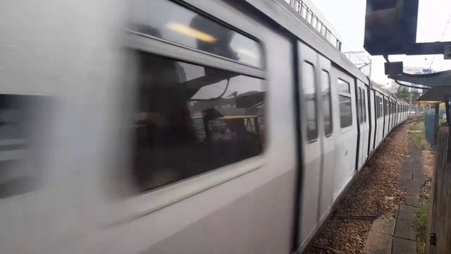 At Heng Fa Chuen MTR Station смотреть онлайн