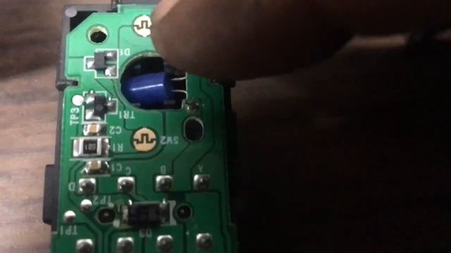 Chevy Silverado window switch removal and “repair” instead of replacing it really neat stuff!! смотреть онлайн