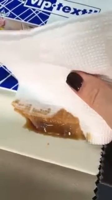 Испытание мебельной ткани Kolibri пролитым кофе в мебельной мастерской Виконт смотреть онлайн