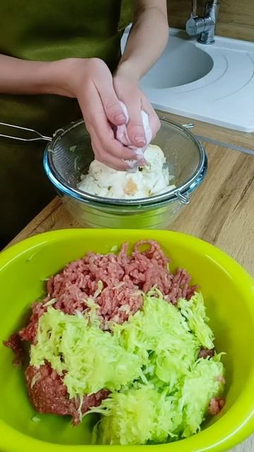 Мясные котлеты с КАБАЧКОМ 😋 #рецепты #еда #котлетыизкабачков #кабачки смотреть онлайн