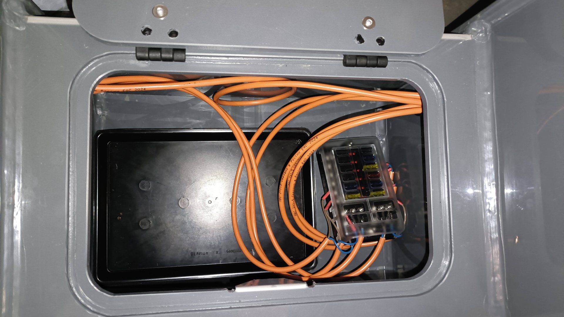 Проводим электрику на Swimmer 400 Z