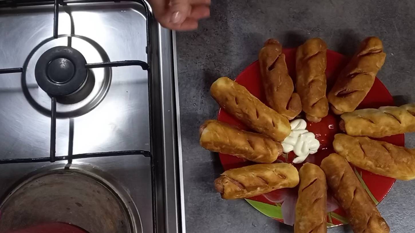 СОСИСКИ В ТЕСТЕ БЫСТРО И ПРОСТО! Любимая еда для детей! Вкусное тесто Кулинарии! смотреть онлайн