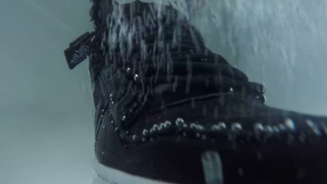 Soaking high-top shoes смотреть онлайн