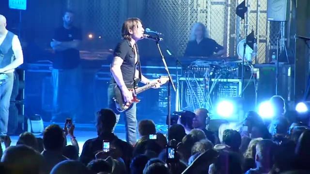 Keith Urban Light The Fuse Tour - Little Bit of Everything смотреть онлайн