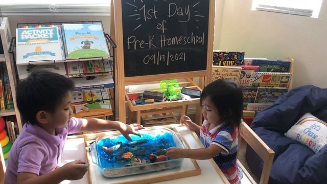 SAVING THE SEA ANIMALS | Sea Animals Toys Sensory Activity | Krypton and Neon смотреть онлайн