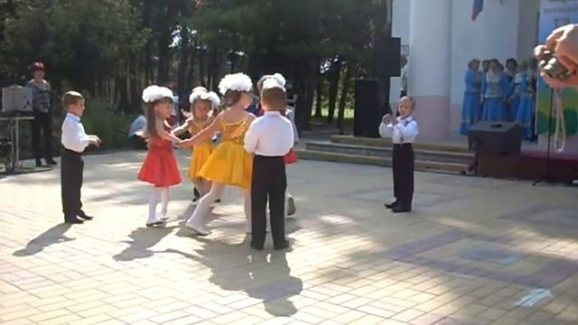 ДЕНЬ ПОСЁЛКА.AVI смотреть онлайн