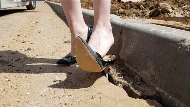 high heels abused, broken high heels, broken shoes, ruined shoes, high heels destruction (# 42) смотреть онлайн