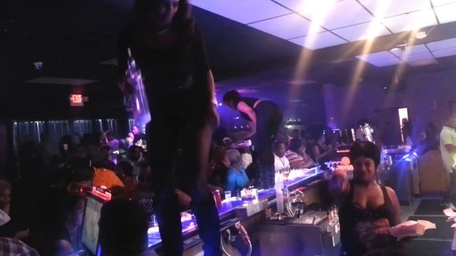 Aquarius Lounge Shots Video смотреть онлайн