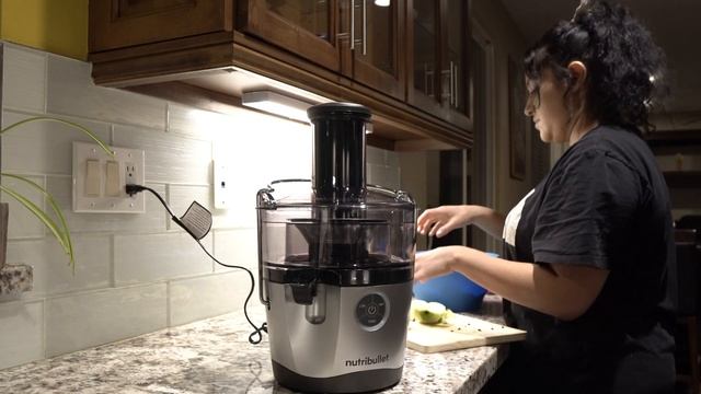 Nutribullet juicer machine Unboxing & Review! смотреть онлайн