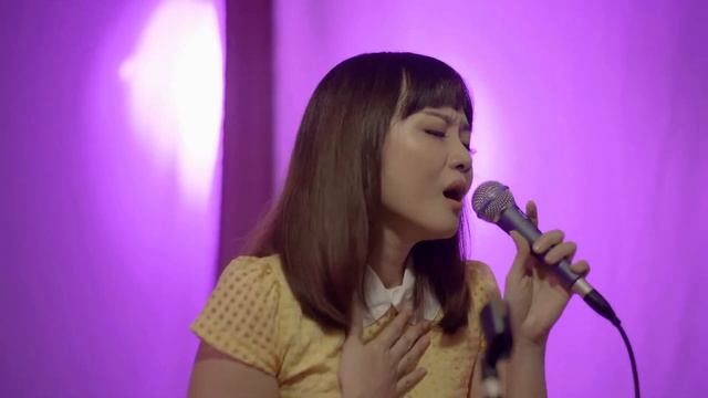 Can't Take My Eyes Off You - Gloria Gaynor (Live Cover by Alena Wu) смотреть онлайн