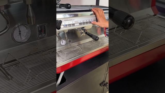 Cách vệ sinh máy pha cà phê Nuova Simonelli Appia II 2 group смотреть онлайн