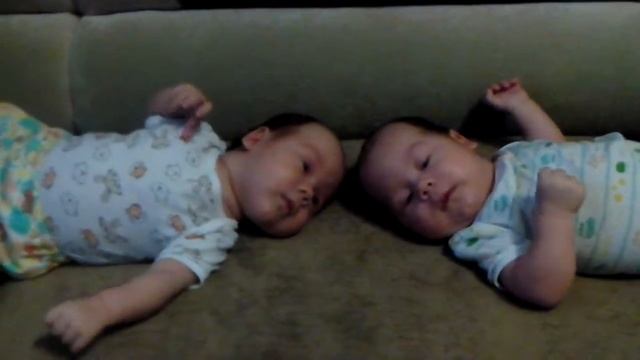 Совсем маленькие Дима и Максим)))) - Very young Dima and Maxim)))) смотреть онлайн