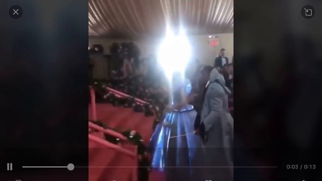 Zendaya’s Dress LIGHTS UP Met Gala 2019 смотреть онлайн