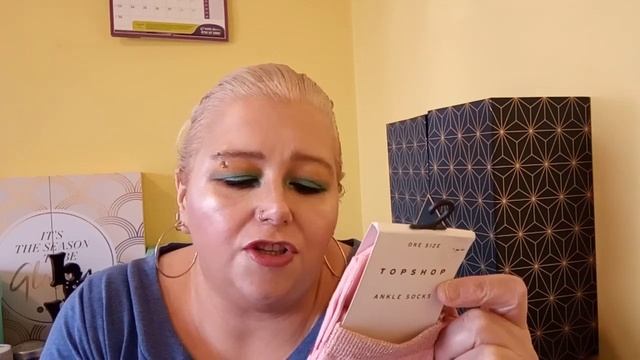 Unboxing April's bessiebox смотреть онлайн