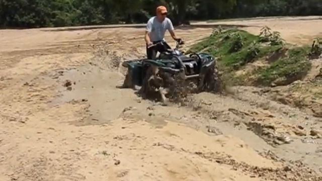 Grizzly 550 and Sportsman 500ho Mudding смотреть онлайн