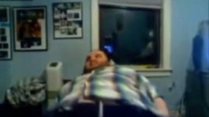 Толстый мужик упал со стула / A fat man fell off his chair