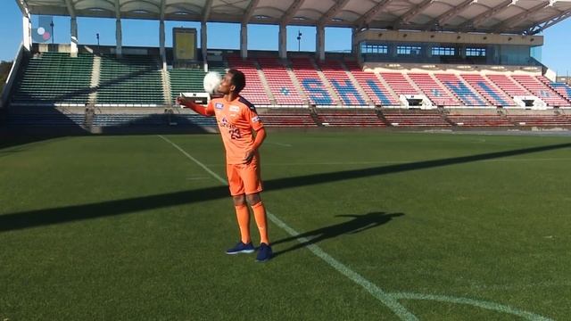 Transfers | Thai Star Teerasil Trains And Poses With The Shirt At Shimizu S-Pulse (2020) смотреть онлайн