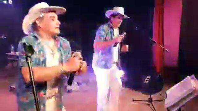 Los Magos de La Cumbia - El Campanero - La Paisanita (En vivo) смотреть онлайн