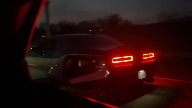 Ortiz e85 tune 2018 Mustang GT vs Hellcat Challenger highway race! смотреть онлайн