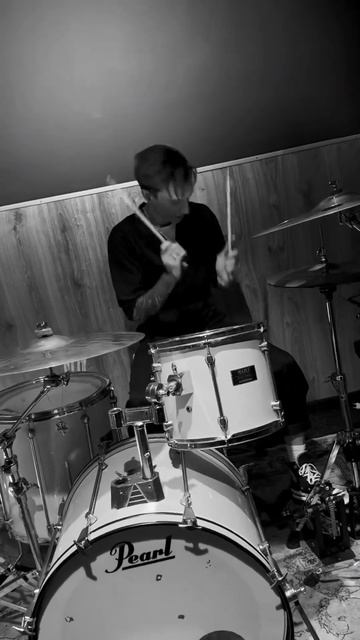 Sum 41 - Still Waiting. #drums #drummer #drumcover #music #rock #drumcover #cover #sum41 #groove смотреть онлайн