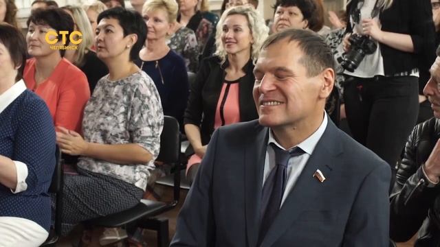 Вспомнить, как тянули руку на уроках и хулиганили на переменах смотреть онлайн