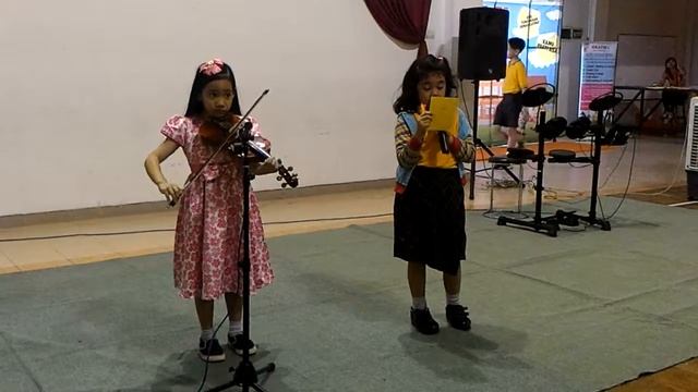 Freya mengiringi Haruko baca puisi смотреть онлайн