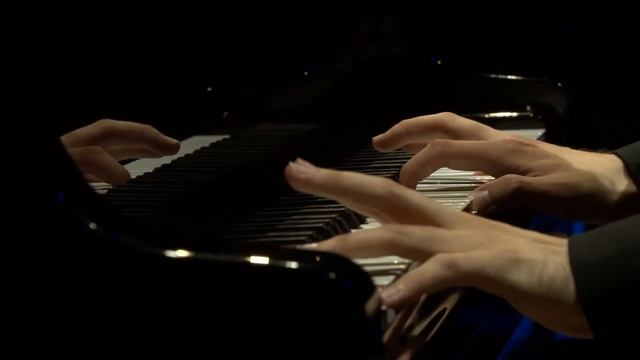 LIVE: Т. Владимиров, фортепиано. Бах, Рахманинов, Шуберт смотреть онлайн