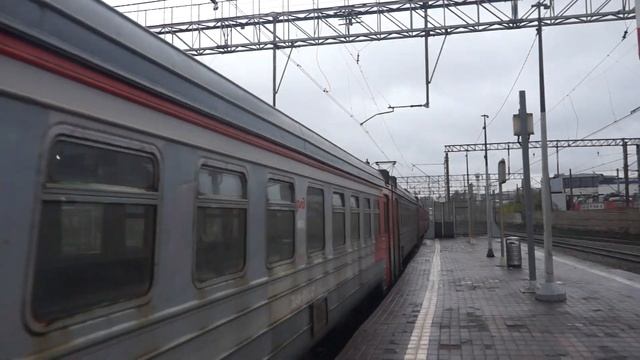 "Загонка!" ЭД4М-0182 проезжает платформу Москва-3. смотреть онлайн