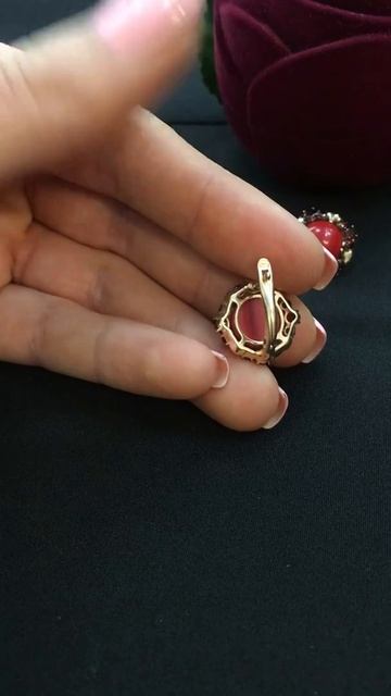 Золотые серьги с кораллом и гранатами 724180 смотреть онлайн