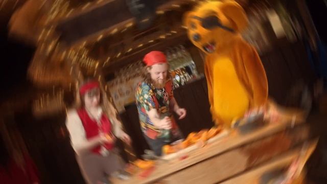 Hugo og Jesper Søvndal laver PIRATDRIK med Rødspætte og Romkugle смотреть онлайн