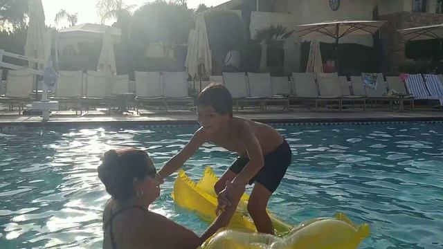 Beppe attempts to surf on an air mattress. Miramonte pool 2017 смотреть онлайн