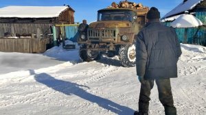 ЗиЛ 131 привезли дрова