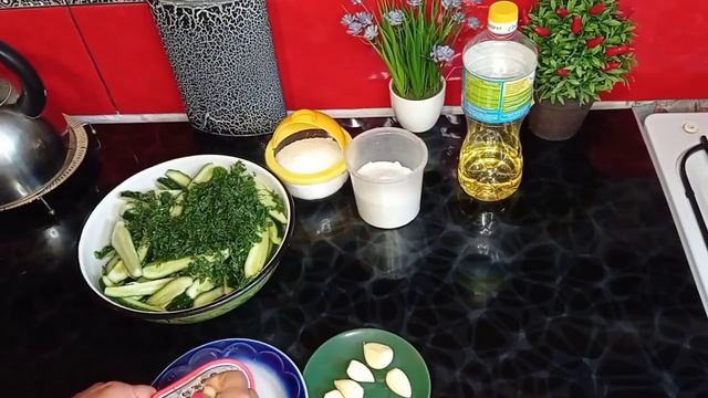 Огурцы закусочные, хрустящие, малосольные за 15 минут!!! Гости будут в восторге!!! смотреть онлайн
