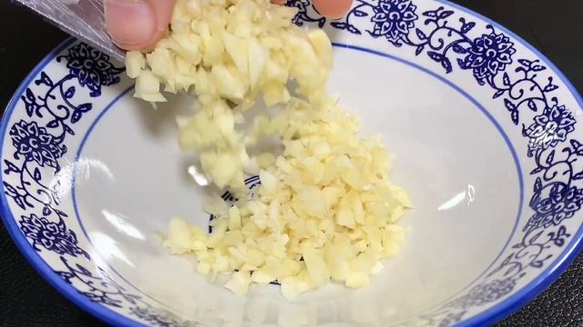 夏天天熱了，給朋友分享香辣開胃涼拌豬心簡單做法，肉嫩鮮香好吃 【阿朝哥美食】#香辣開胃菜 #涼拌豬心 #豬心做法 смотреть онлайн