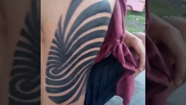 Ilusion optik tattoo смотреть онлайн