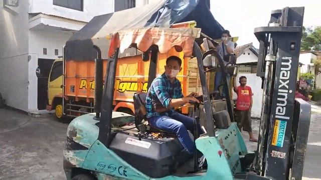 Proses Pembongkaran Mesin Diesel Yanmar смотреть онлайн