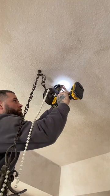 Come and dive into the excitement of unboxing and installing the Vintage Crystal Chandelier! смотреть онлайн