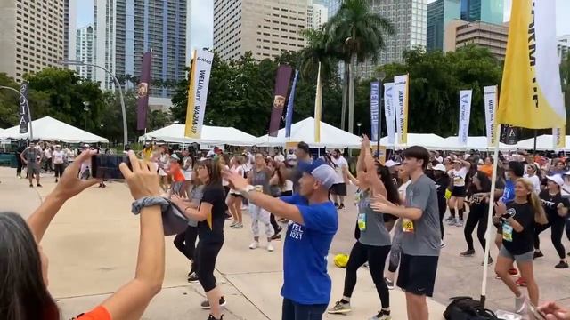 Carrera corporativa Mercedes Benz en Miami 2021 смотреть онлайн