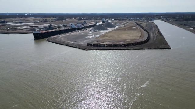 Ashtabula Harbor & Lighthouse Aerial Footage смотреть онлайн