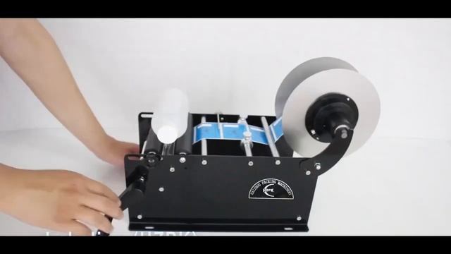 Manual labeling machine for round bottles with adhesive stickers смотреть онлайн