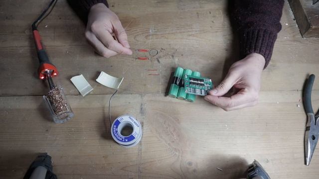 DIY 12V Lithium Battery Pack смотреть онлайн