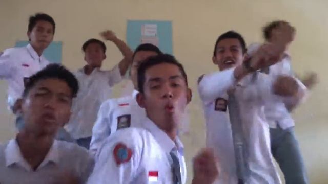 disaat aku tersakiti cover sman1marabahan смотреть онлайн