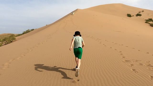 Спастись от палящего солнца🌞. Парк Алтын- Эмель. Поющий бархан. Радоновый источник. смотреть онлайн