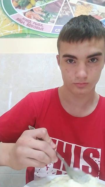 завтракаю манкой с сосиской и сырком . #мукбанг #shorts смотреть онлайн