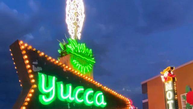 An Evening Tour of The Boneyard at The Neon Museum Las Vegas! смотреть онлайн