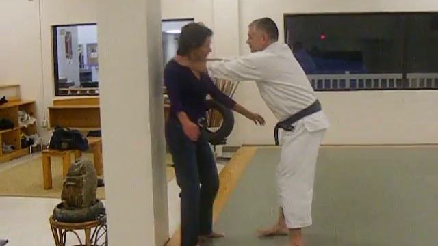 Aikido Self Defense for Women - Penny Bernath Video #4 Double Choke Front.avi смотреть онлайн